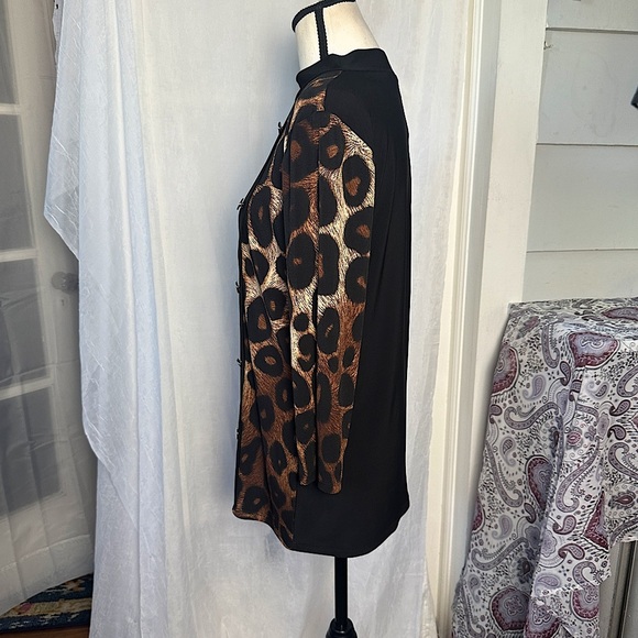 3/$20 💥 Leopard Animal Print & Black Mock Neck Blouse 3/4 Sleeve Stretchy Chic - Picture 10 of 14